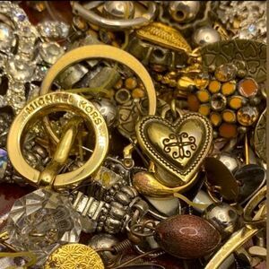 3 LBS UNSEARCHED UNTESTED COSTUME JEWELRY LOT~ gold, silver rhinestones pearls